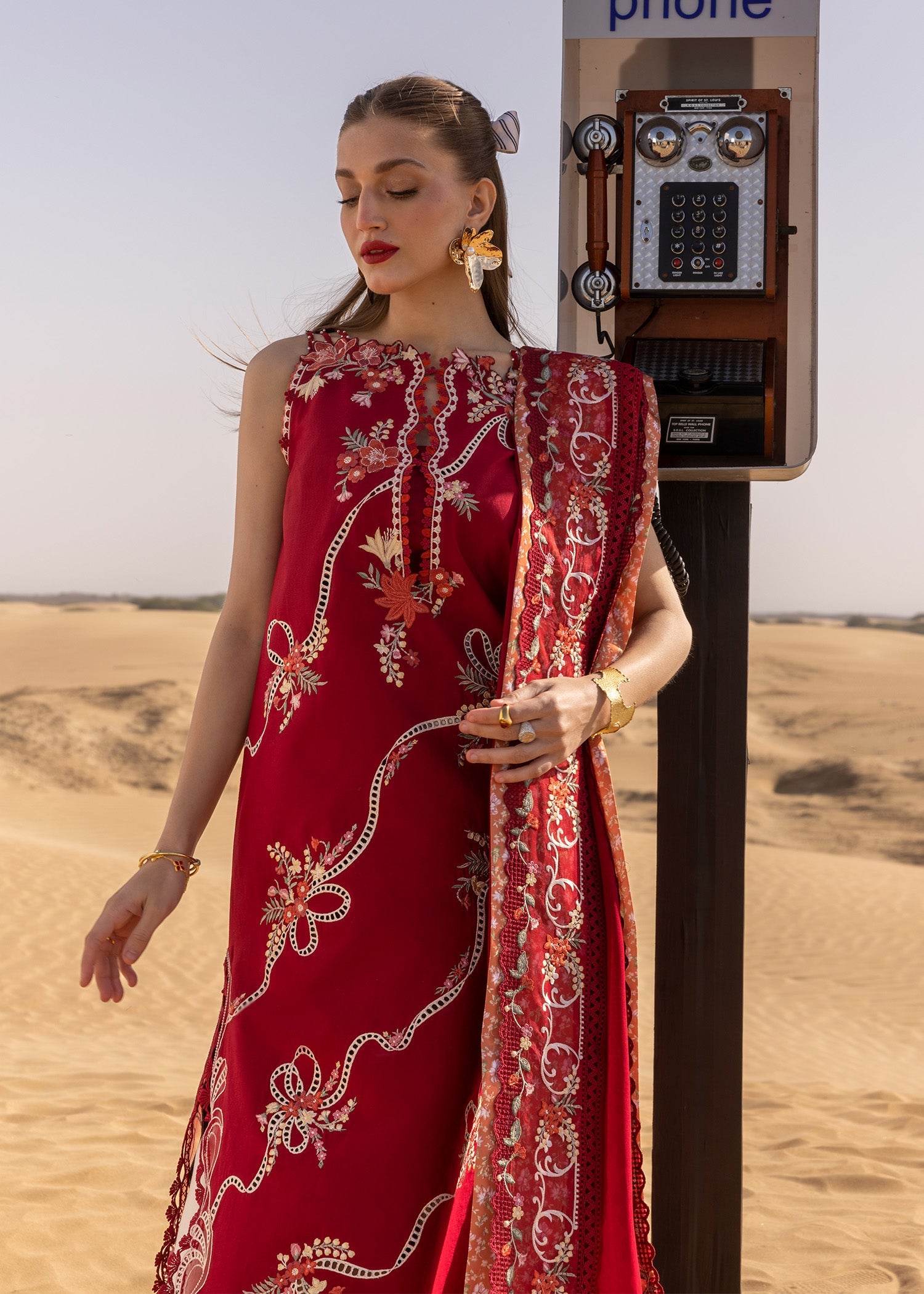 Crimson twirls and ties - d8 b