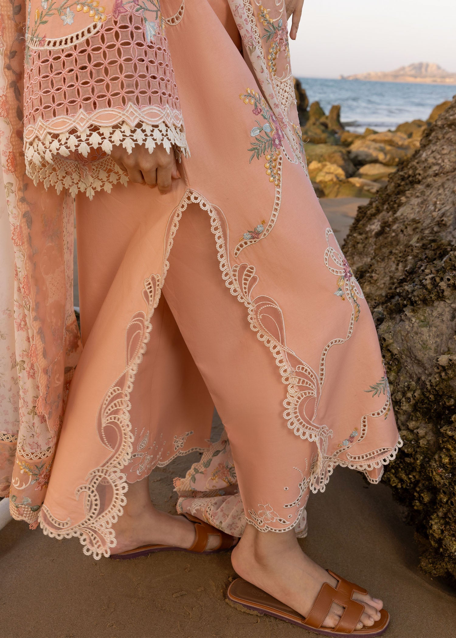 Crimson twirls and ties - d8 a