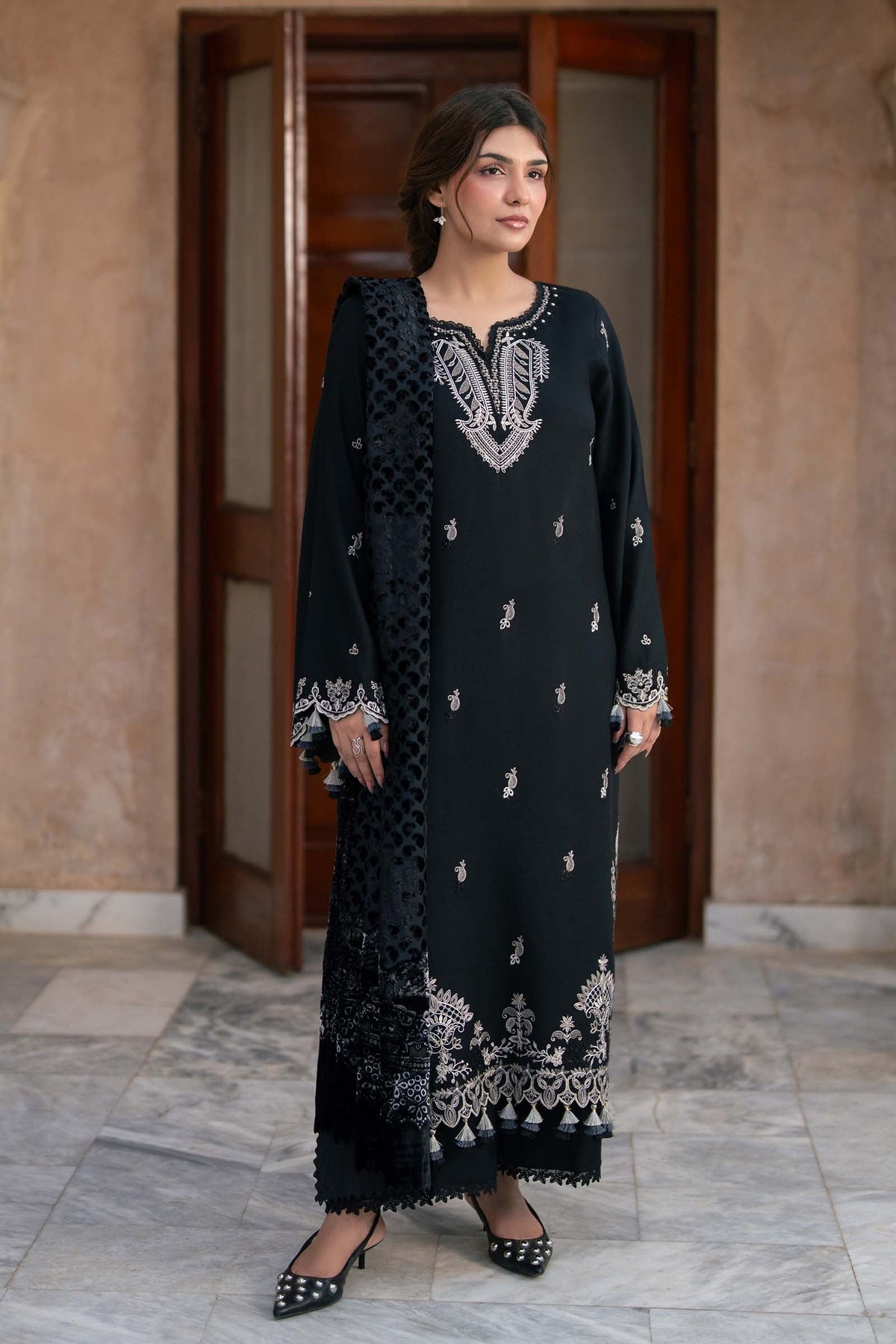 Raaya The Plush Edit Black – Embroidered Slub Dhanak 3PC Suit with Palachi Shawl