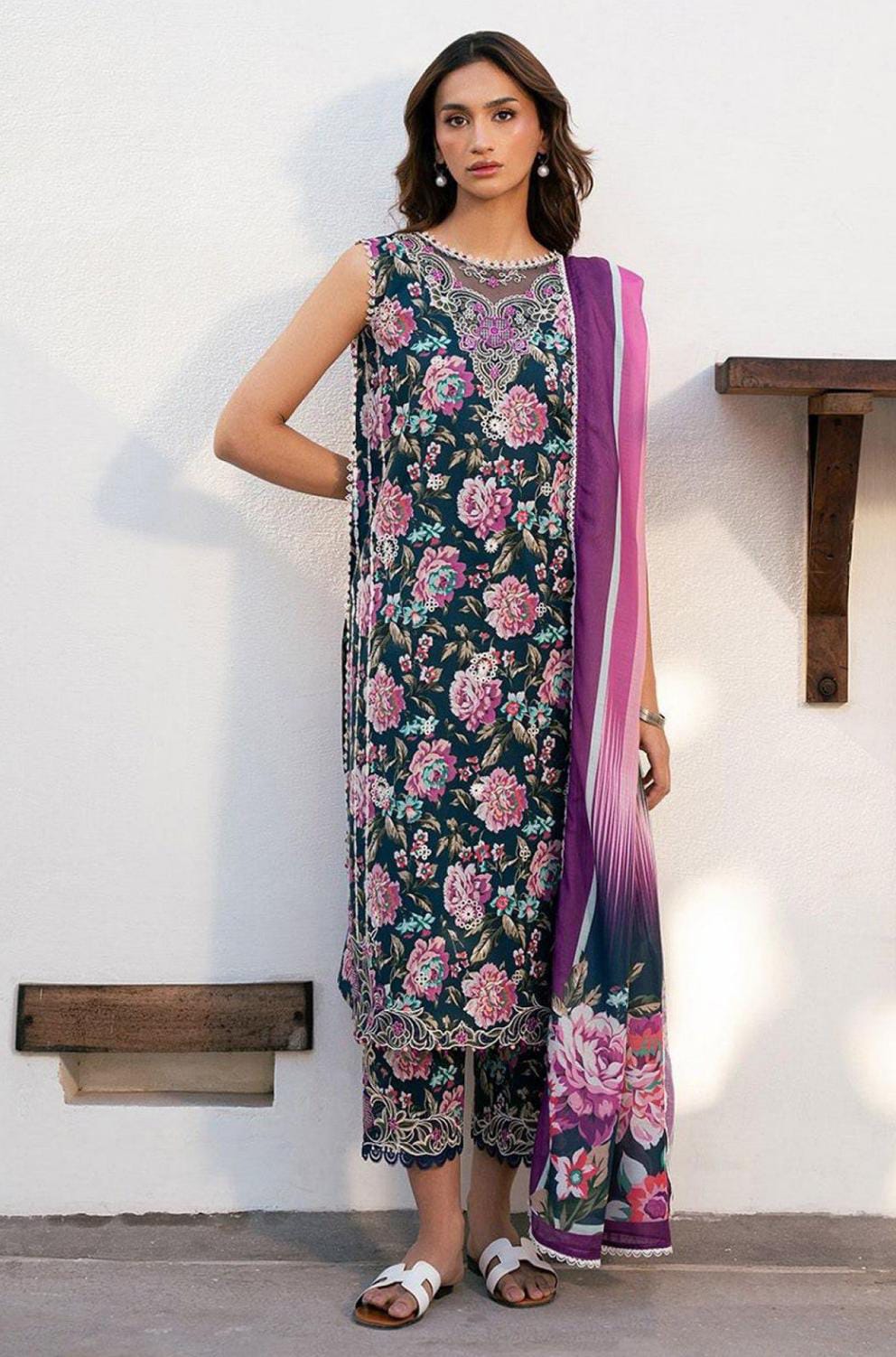 BRAND NEW ARTICLE OF ZAINAB CHOTTANI