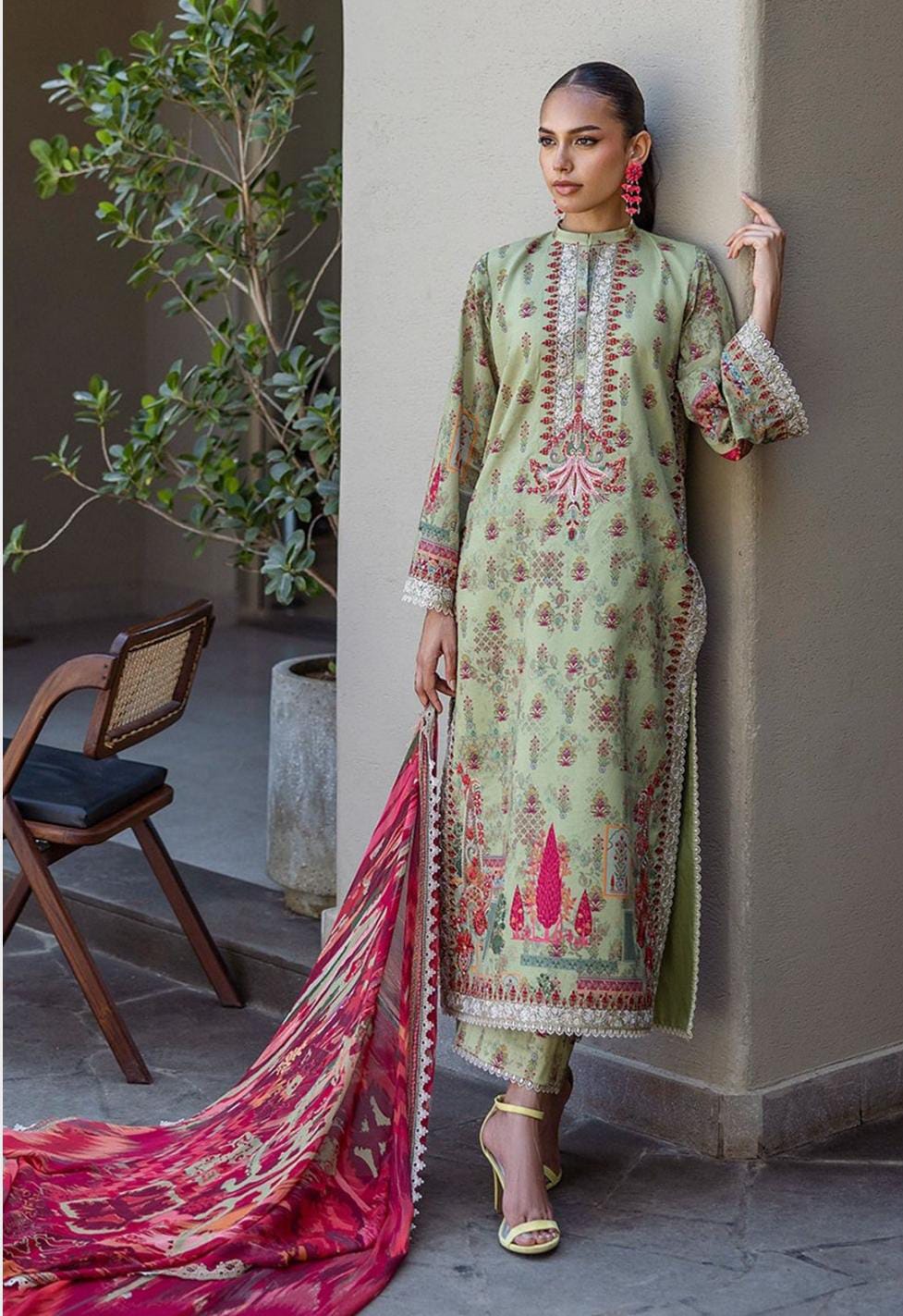 BRAND NEW ARTICLE OF ZAINAB CHOTTANI