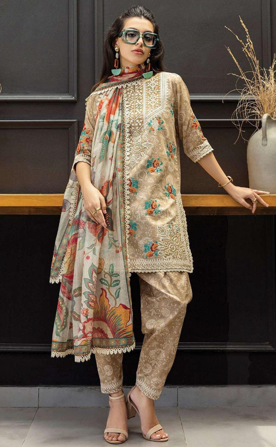 BRAND NEW ARTICLE OF ZAINAB CHOTTANI