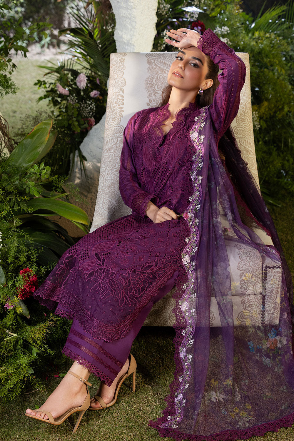 Sobia nazir design 2b luxury lawn 2025 unstitched