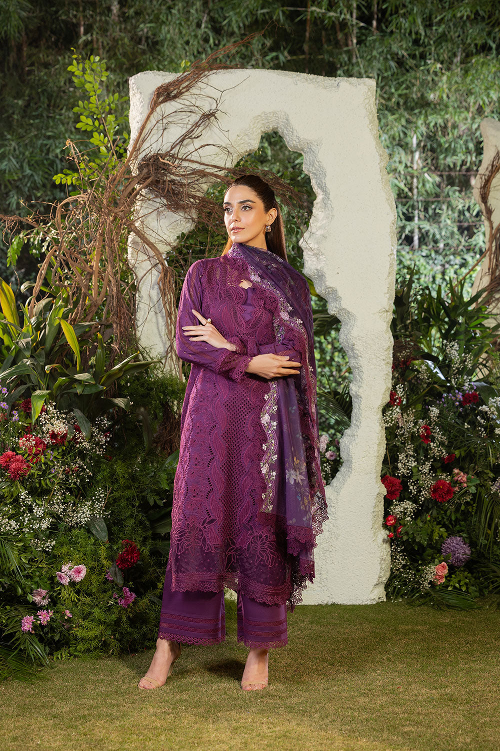 Sobia nazir design 2b luxury lawn 2025 unstitched
