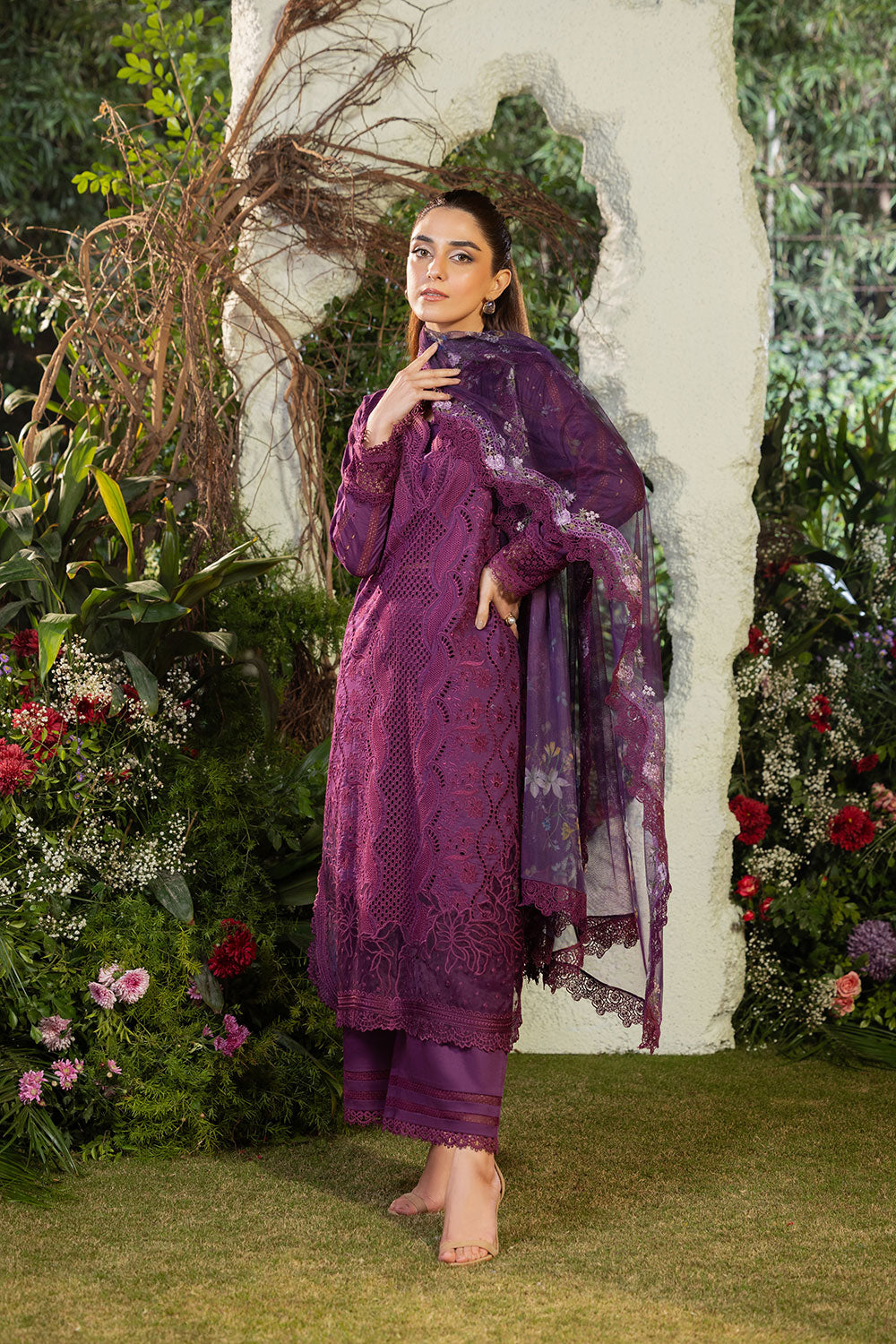 Sobia nazir design 2b luxury lawn 2025 unstitched