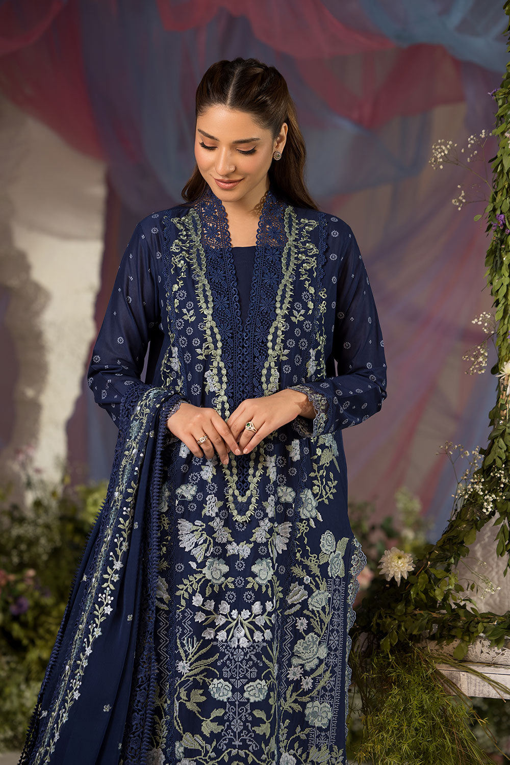 Sobia nazir design 8a luxury lawn 2025 unstitched
