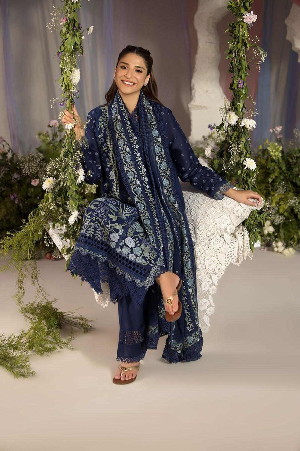 Sobia nazir design 8a luxury lawn 2025 unstitched