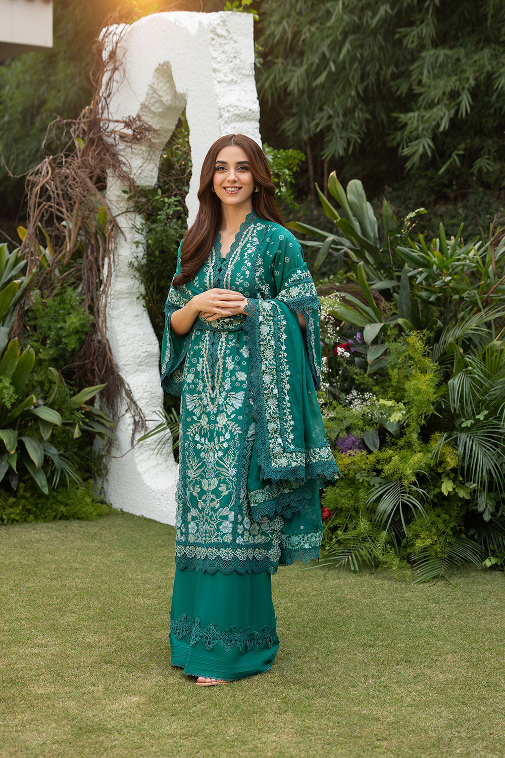 Sobia nazir design 8b luxury lawn 2025 unstitched