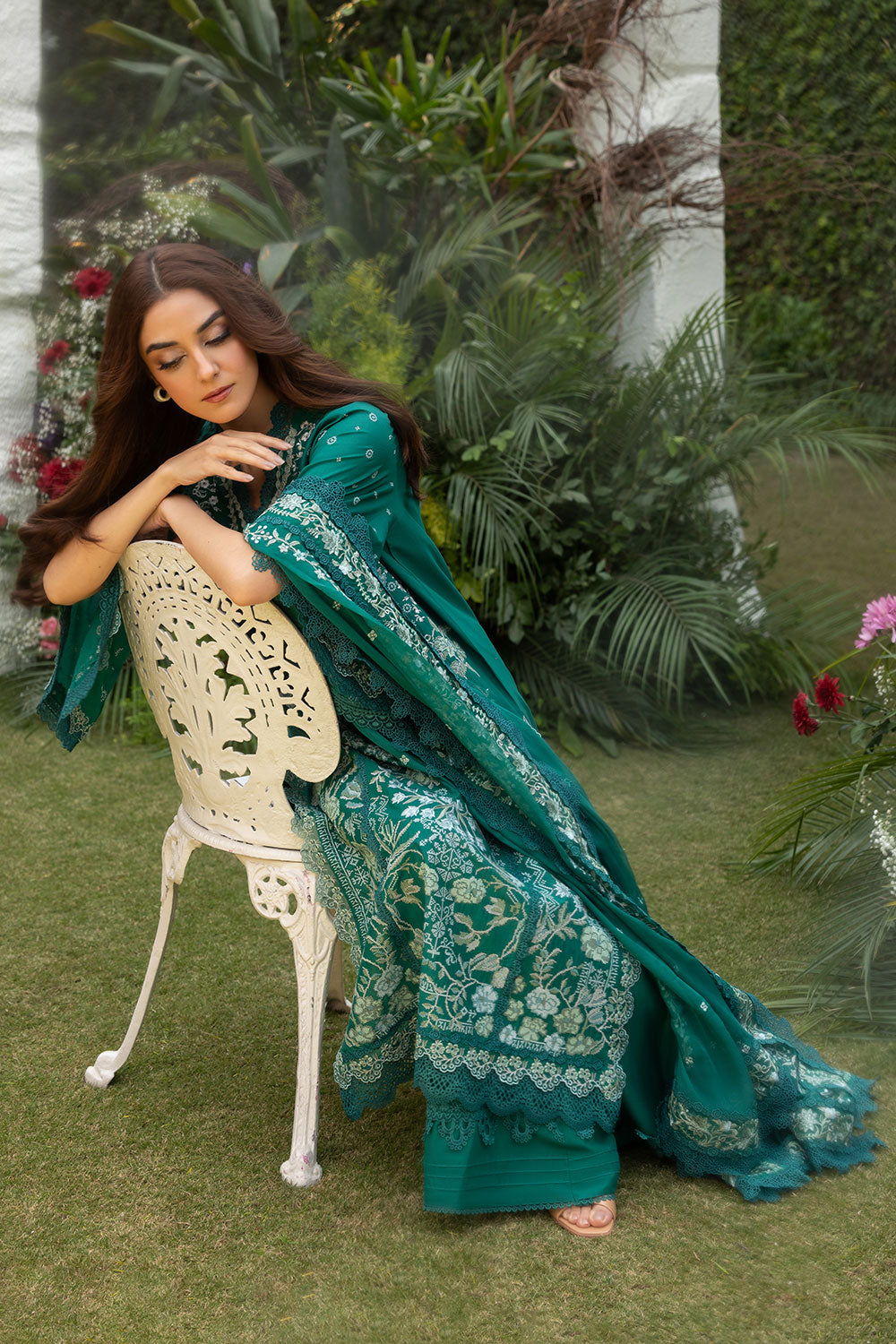 Sobia nazir design 8b luxury lawn 2025 unstitched