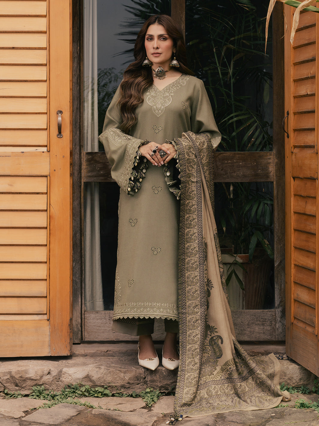 Izel Musafir Rukh – Mouse Embroidered Italian Woolen 3PC Suit with Shawl