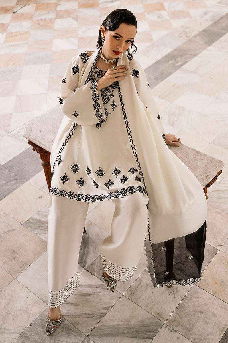 Snowstorm embroidery 3pc