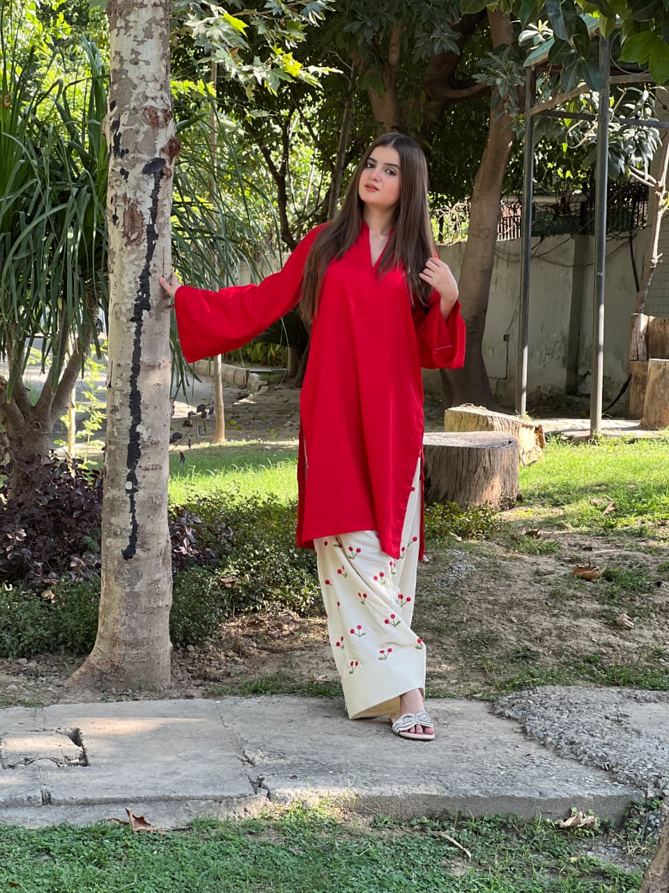 LAL PARI EMBROIDERY 2PC FARSHI