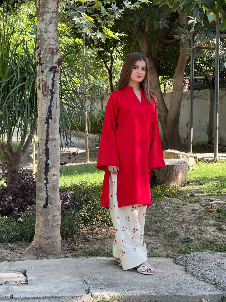 LAL PARI EMBROIDERY 2PC FARSHI