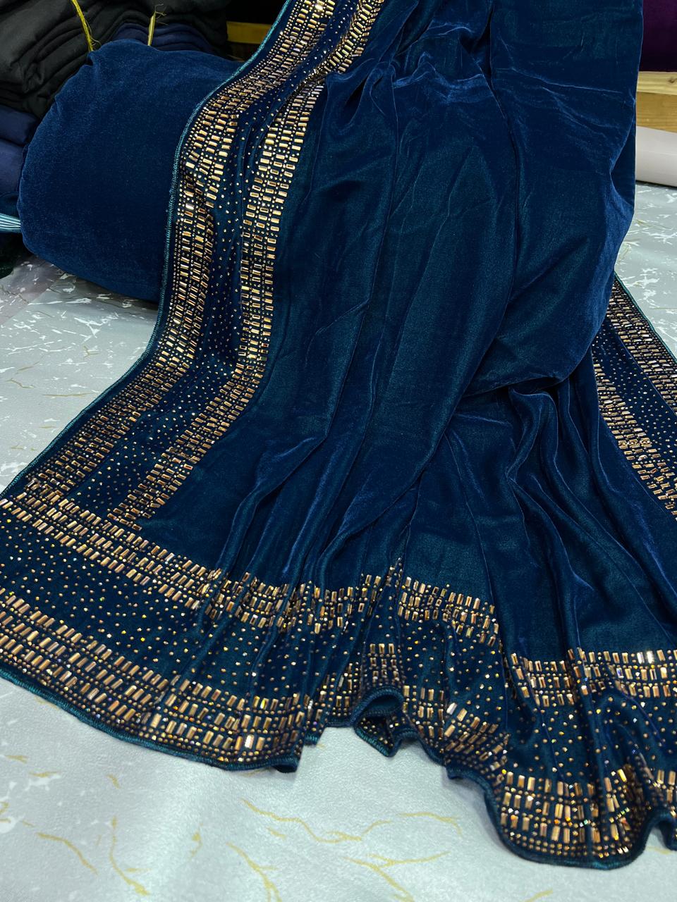 Superior Quality Micro Antique Stone Velvet Shawls With Plain 5 Yard Velvet Suit 3 Pcs