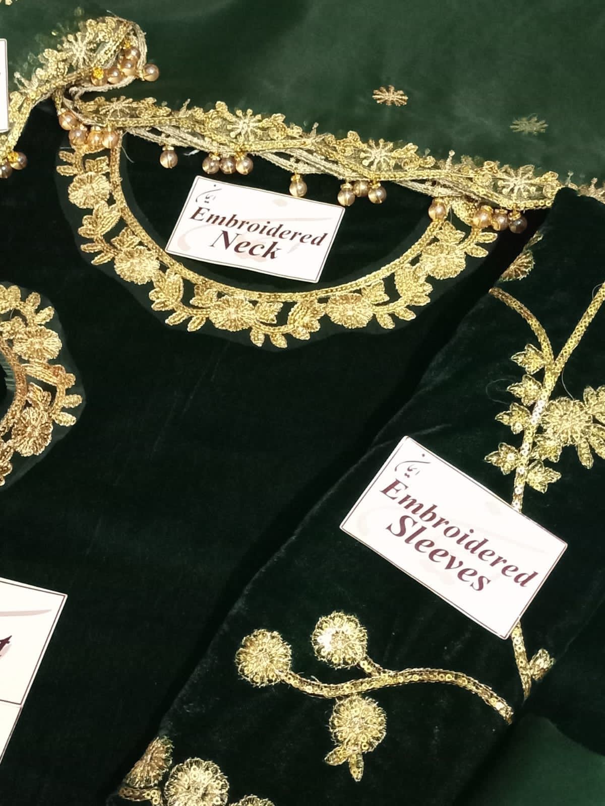 GULNAAZ KHAN VELVET UNSTITCH