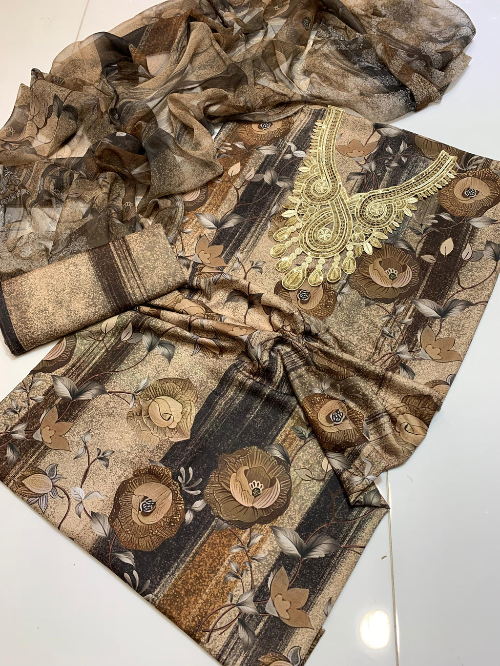 DIGITAL PRINTED EXCLUSIVE 3 PCS SWISS LAWN SUITS