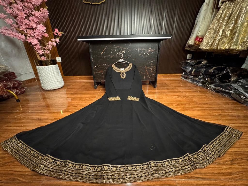 New Arrival  Chiffon Embroidered Flairy Maxi With  Embroidered Chiffon Dupta & Silk Trouser