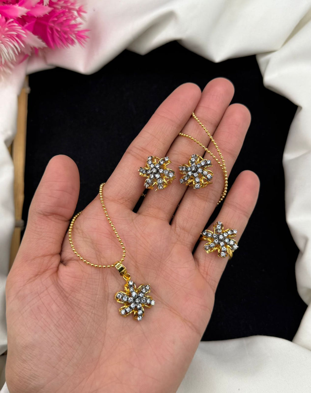 Beautiful Gold Plated Zircon Jarao Locket Set With Ring