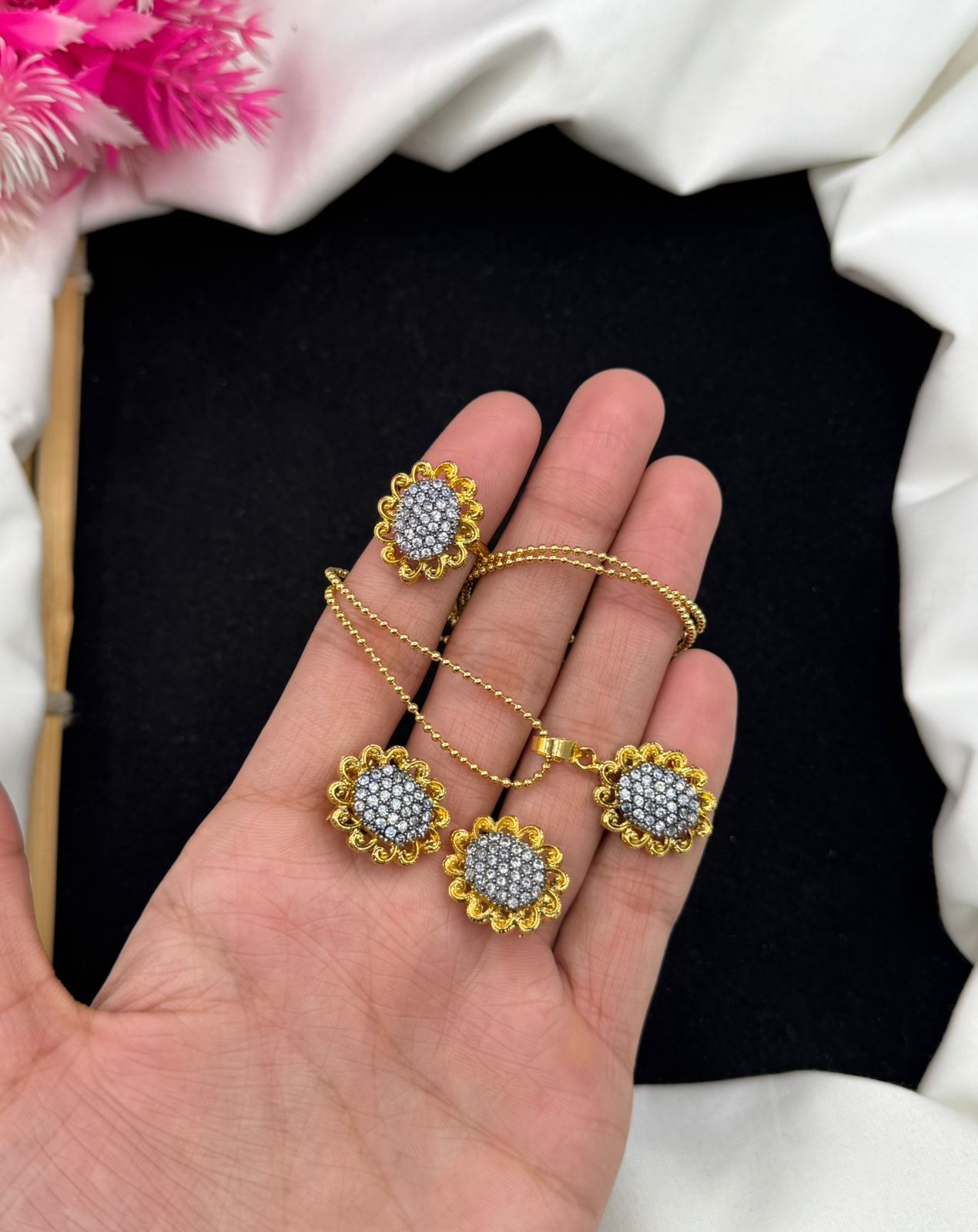 Beautiful Gold Plated Zircon Jarao Locket Set With Ring