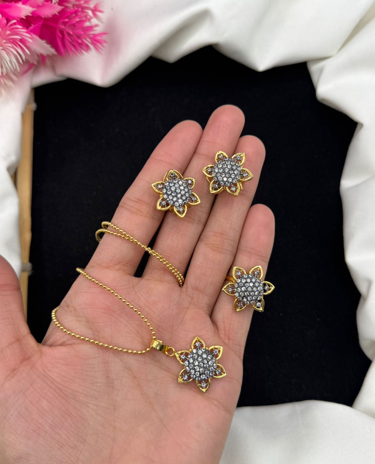 Beautiful Gold Plated Zircon Jarao Locket Set With Ring