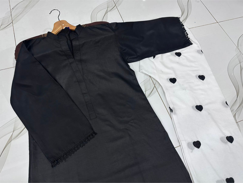 Elegant Lace Border Shirt with Heart Contrast Embroidery Flapper 2 Pcs