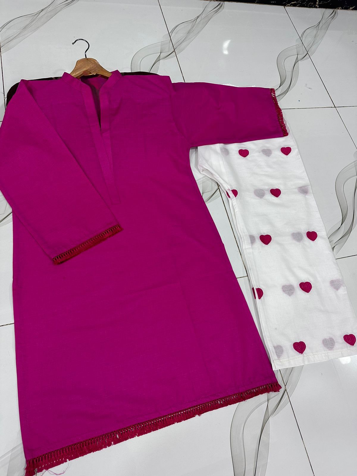 Elegant Lace Border Shirt with Heart Contrast Embroidery Flapper 2 Pcs