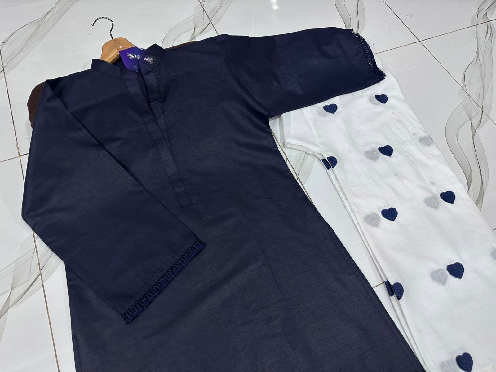 Elegant Lace Border Shirt with Heart Contrast Embroidery Flapper 2 Pcs