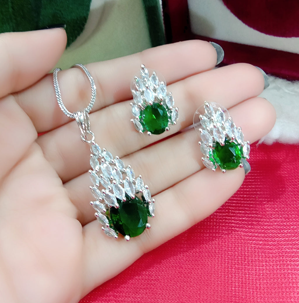 Indian American Diamond Zarkon Pandent Set