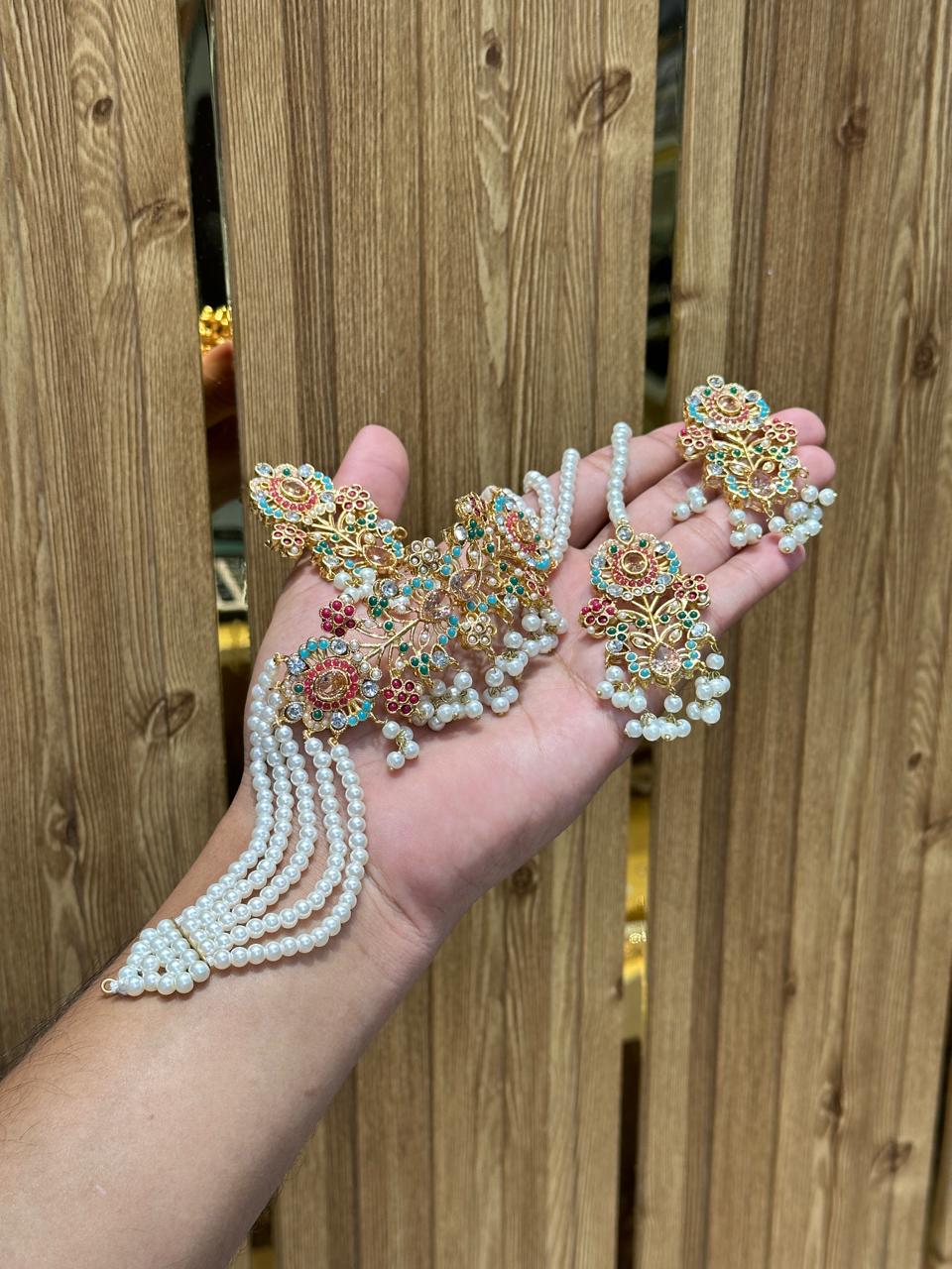 Noratan Choker Earrings Teeka