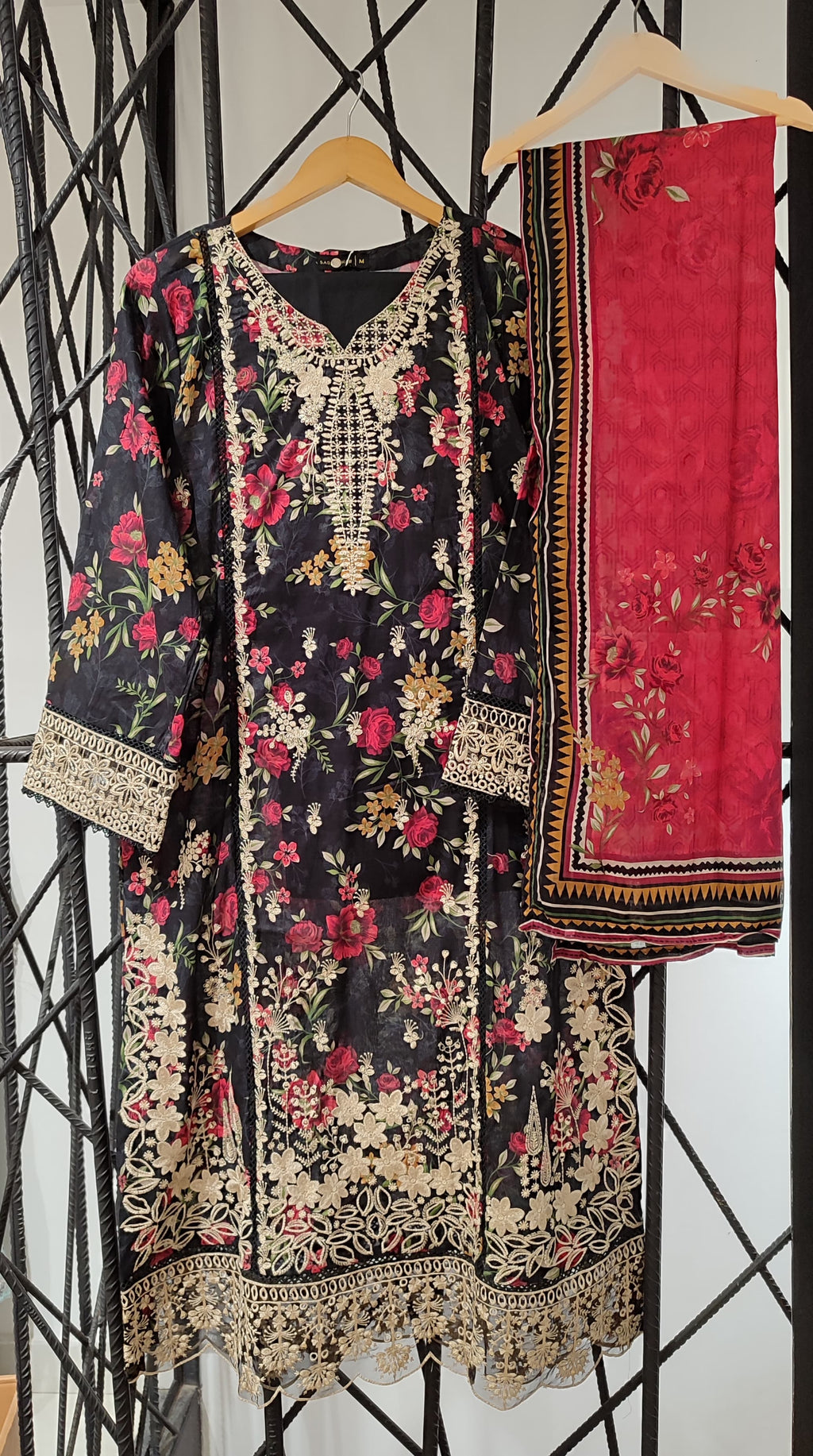 SADABAHAR SIGNATURE EMB LAWN 3 PCS