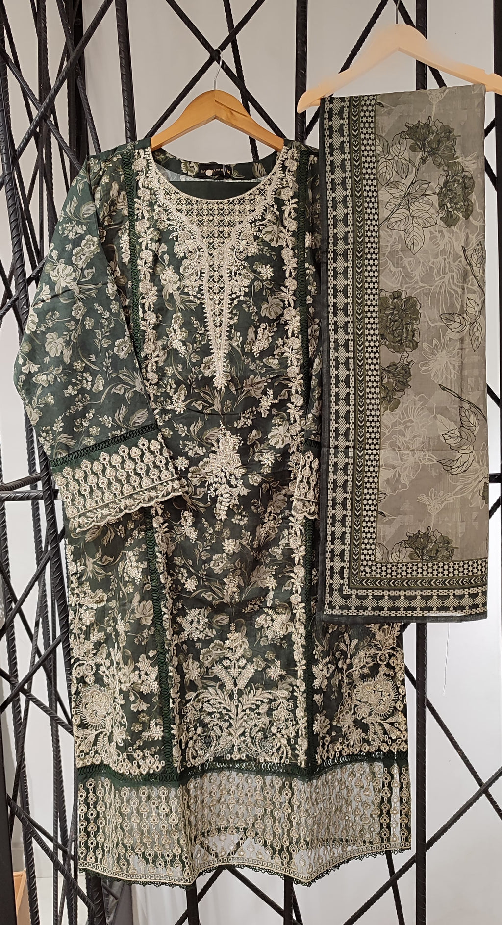 SADABAHAR SIGNATURE EMB LAWN 3 PCS