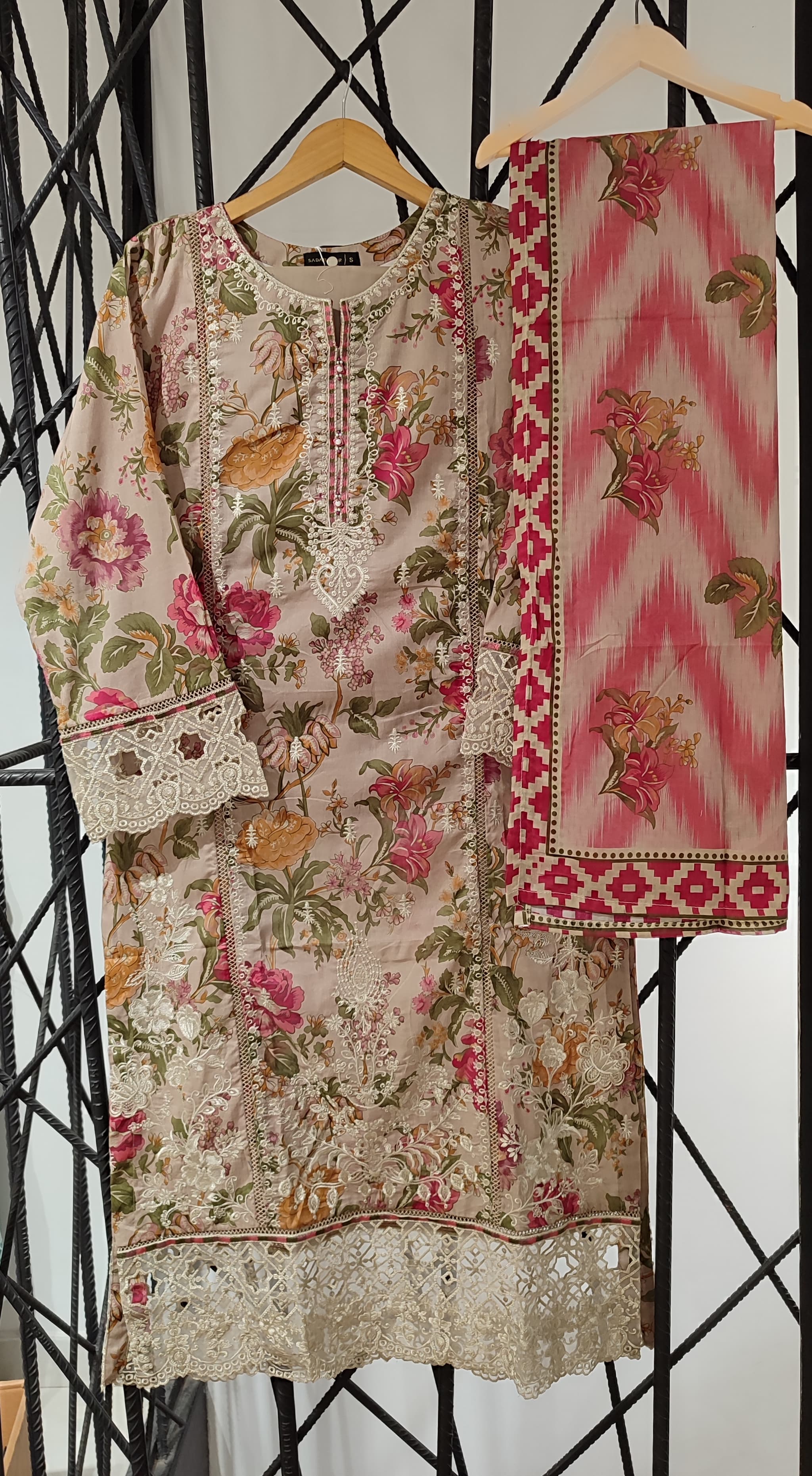 SADABAHAR SIGNATURE EMB LAWN 3 PCS