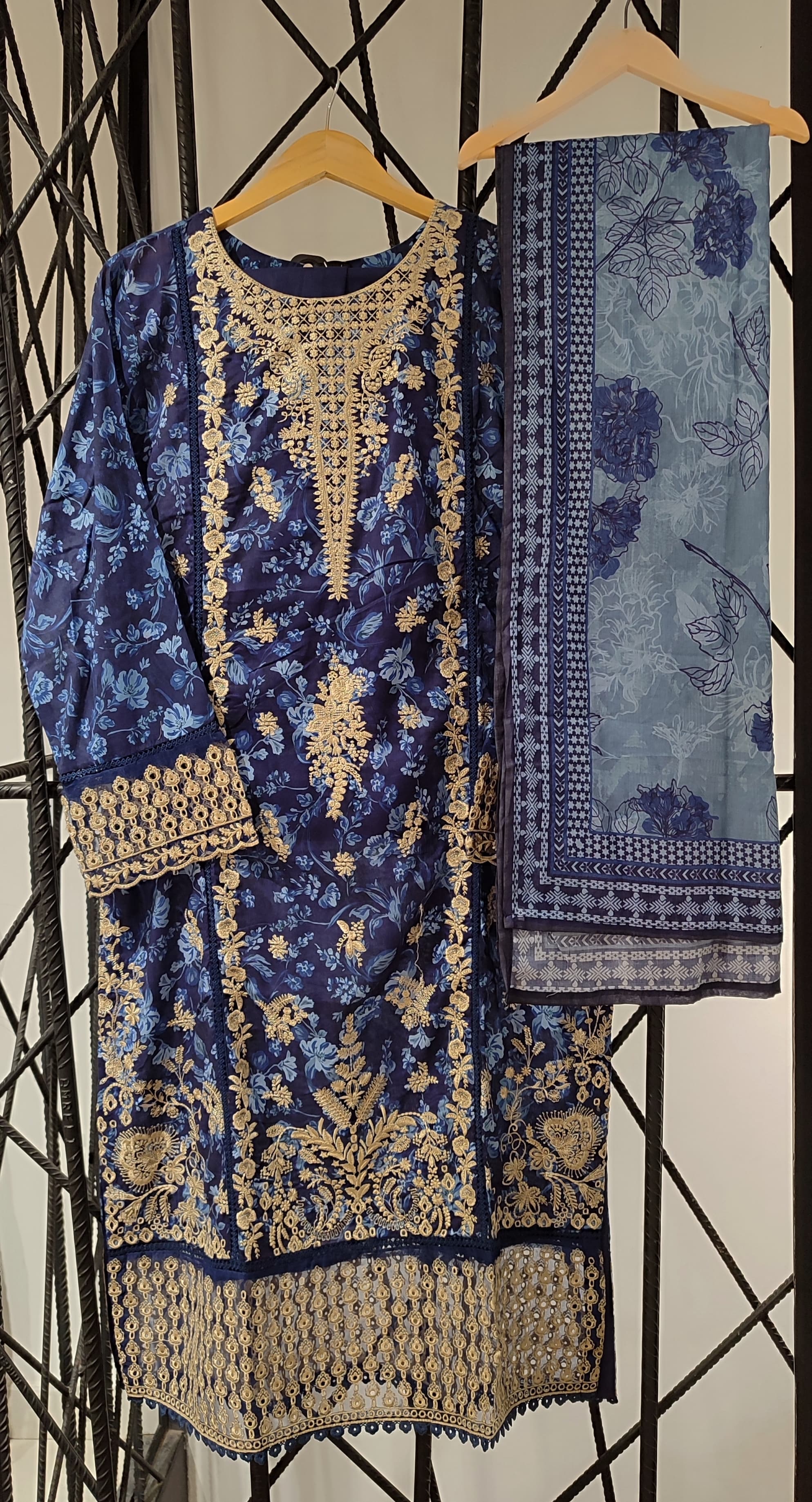 SADABAHAR SIGNATURE EMB LAWN 3 PCS