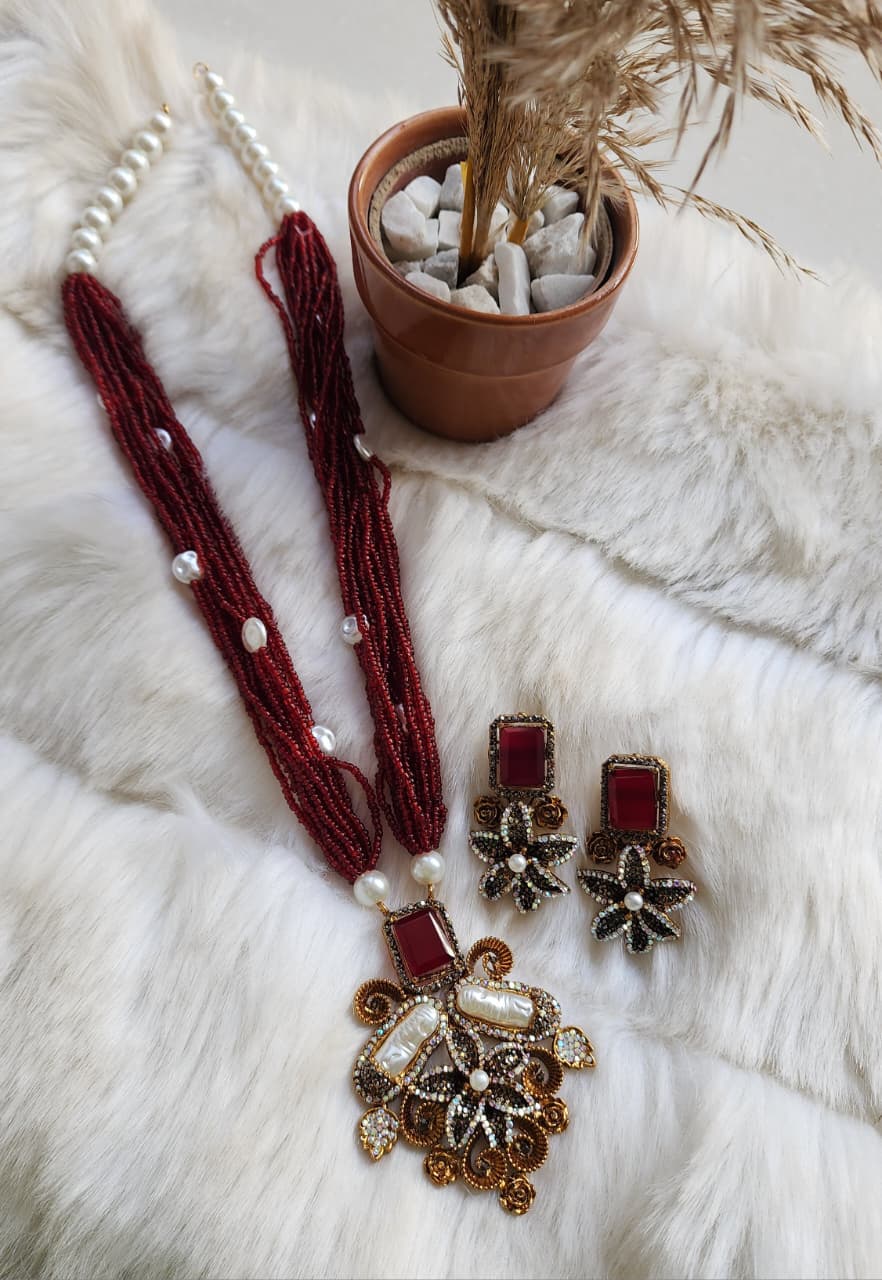 Handmade Stone With Mother Pearl Pandent Maala Set