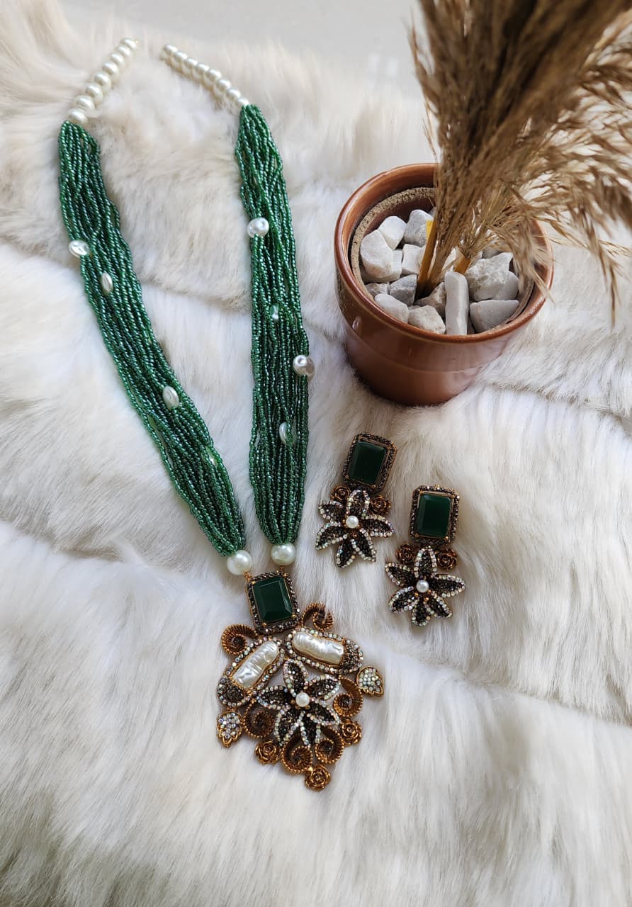 Handmade Stone With Mother Pearl Pandent Maala Set