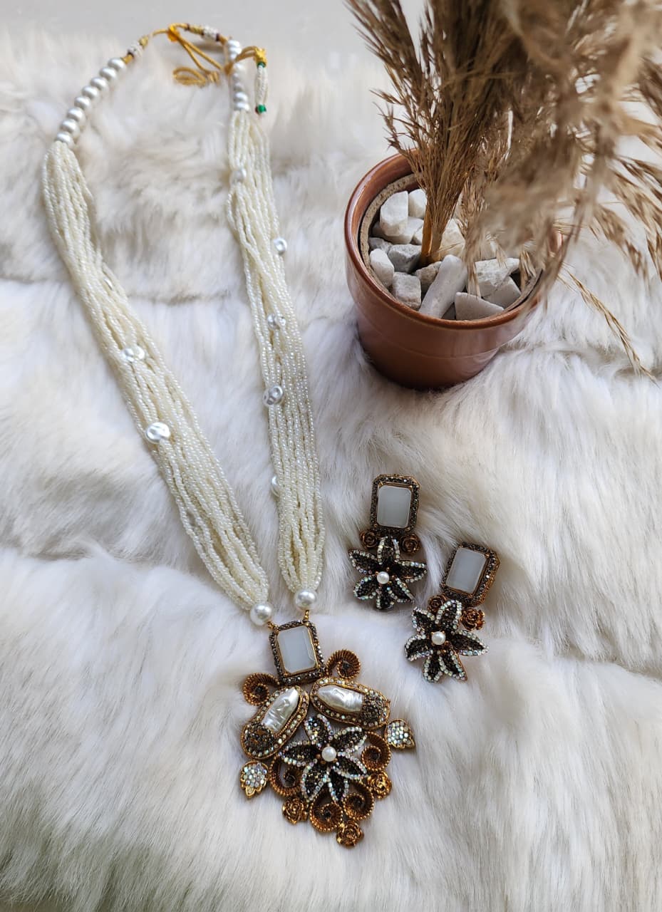 Handmade Stone With Mother Pearl Pandent Maala Set
