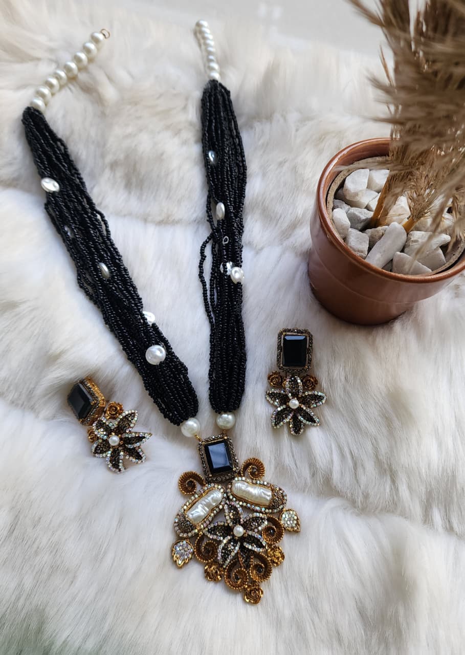 Handmade Stone With Mother Pearl Pandent Maala Set