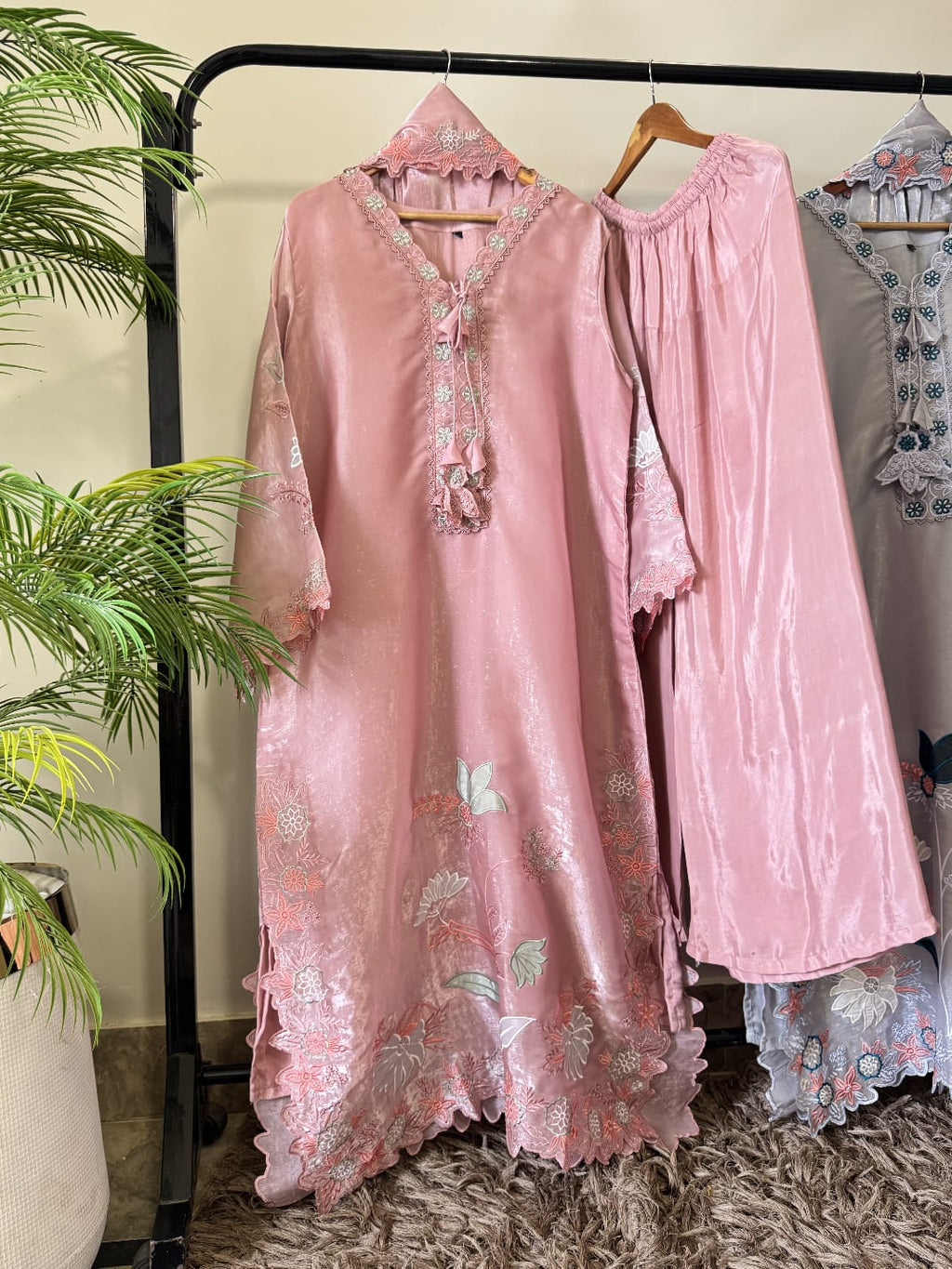 Trendy Farshi Kaftan  3 Pcs Luxury Silk