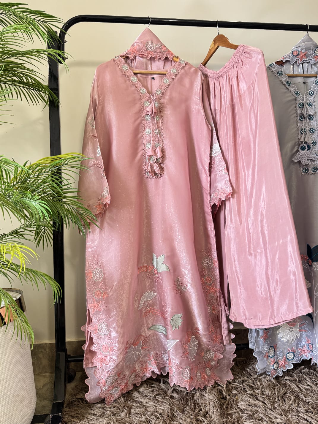 Trendy Farshi Kaftan  3 Pcs Luxury Silk