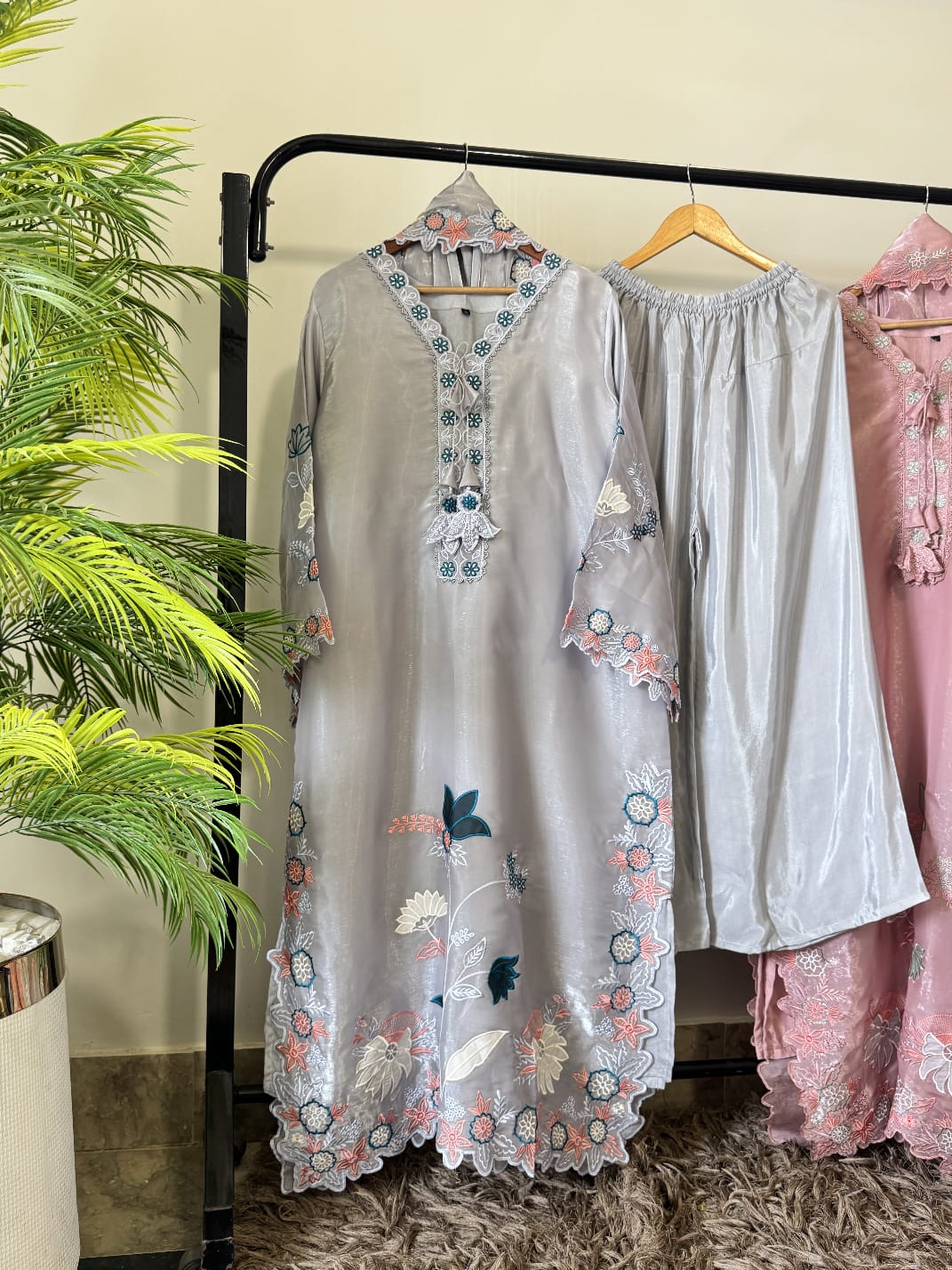 Trendy Farshi Kaftan  3 Pcs Luxury Silk