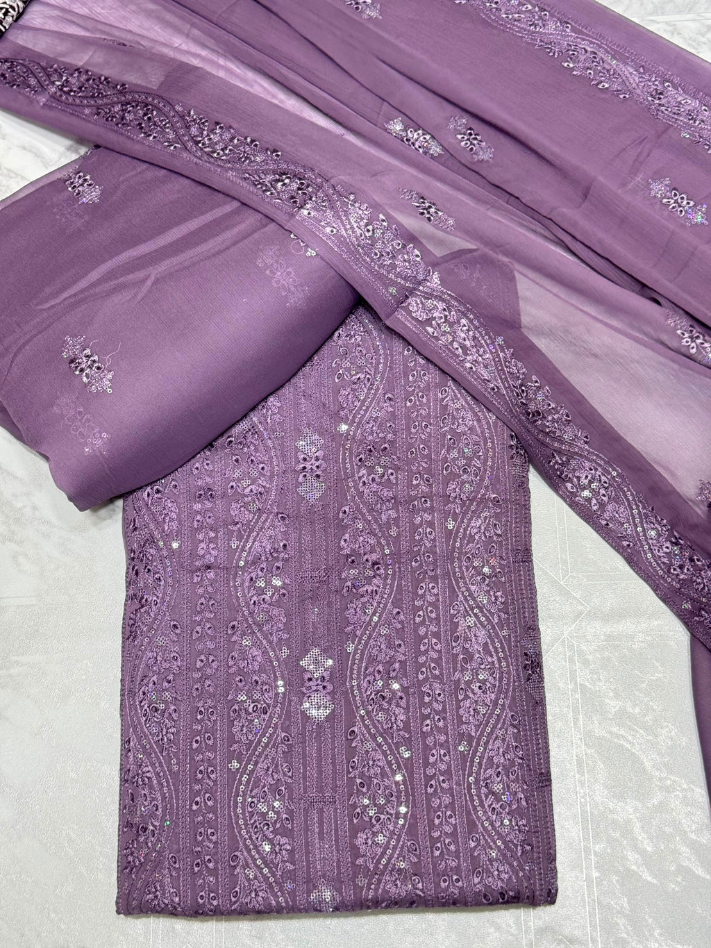 Trendy Chiffon Outfit Featuring Fine Sequins Detailing