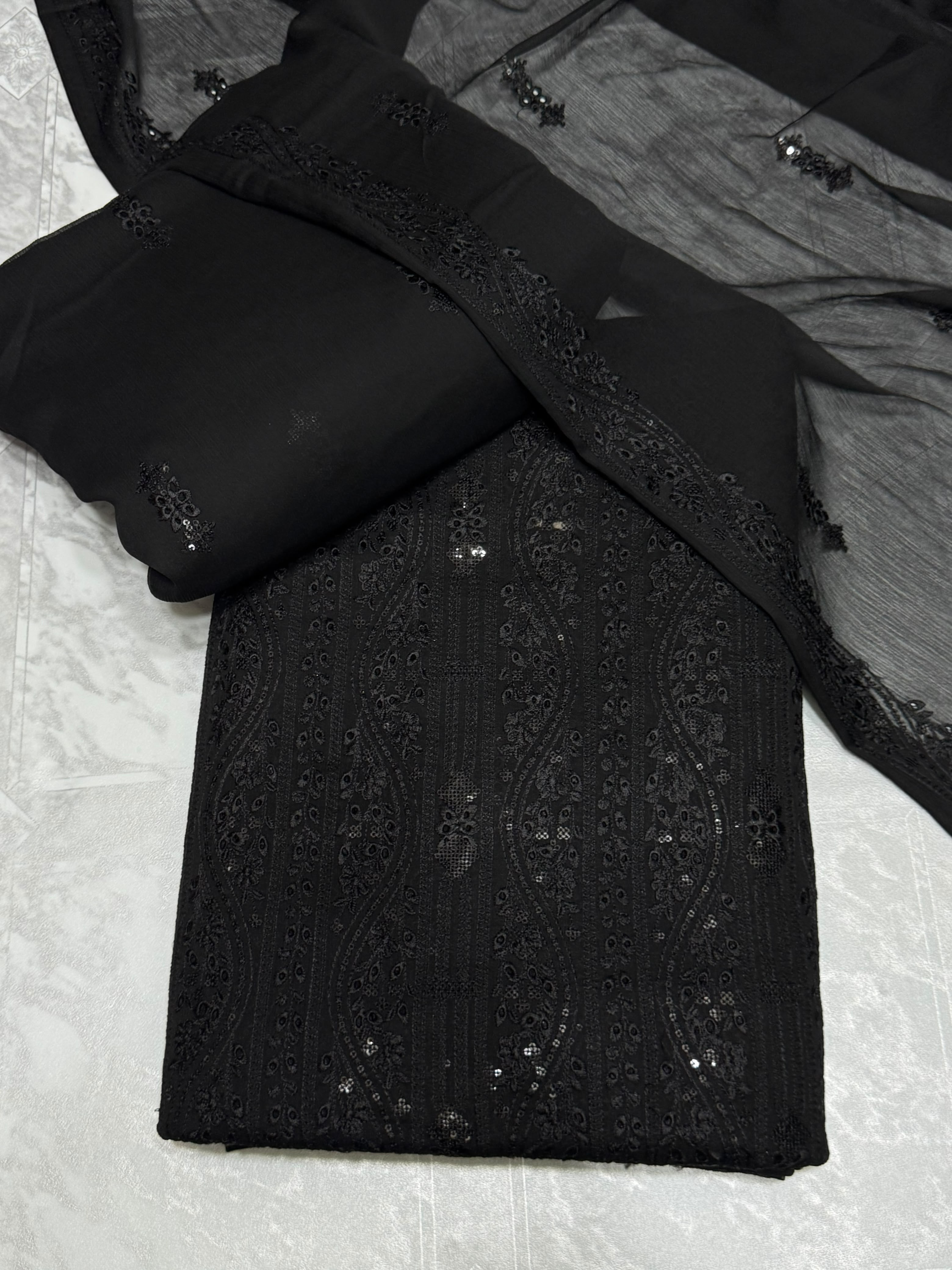 Trendy Chiffon Outfit Featuring Fine Sequins Detailing