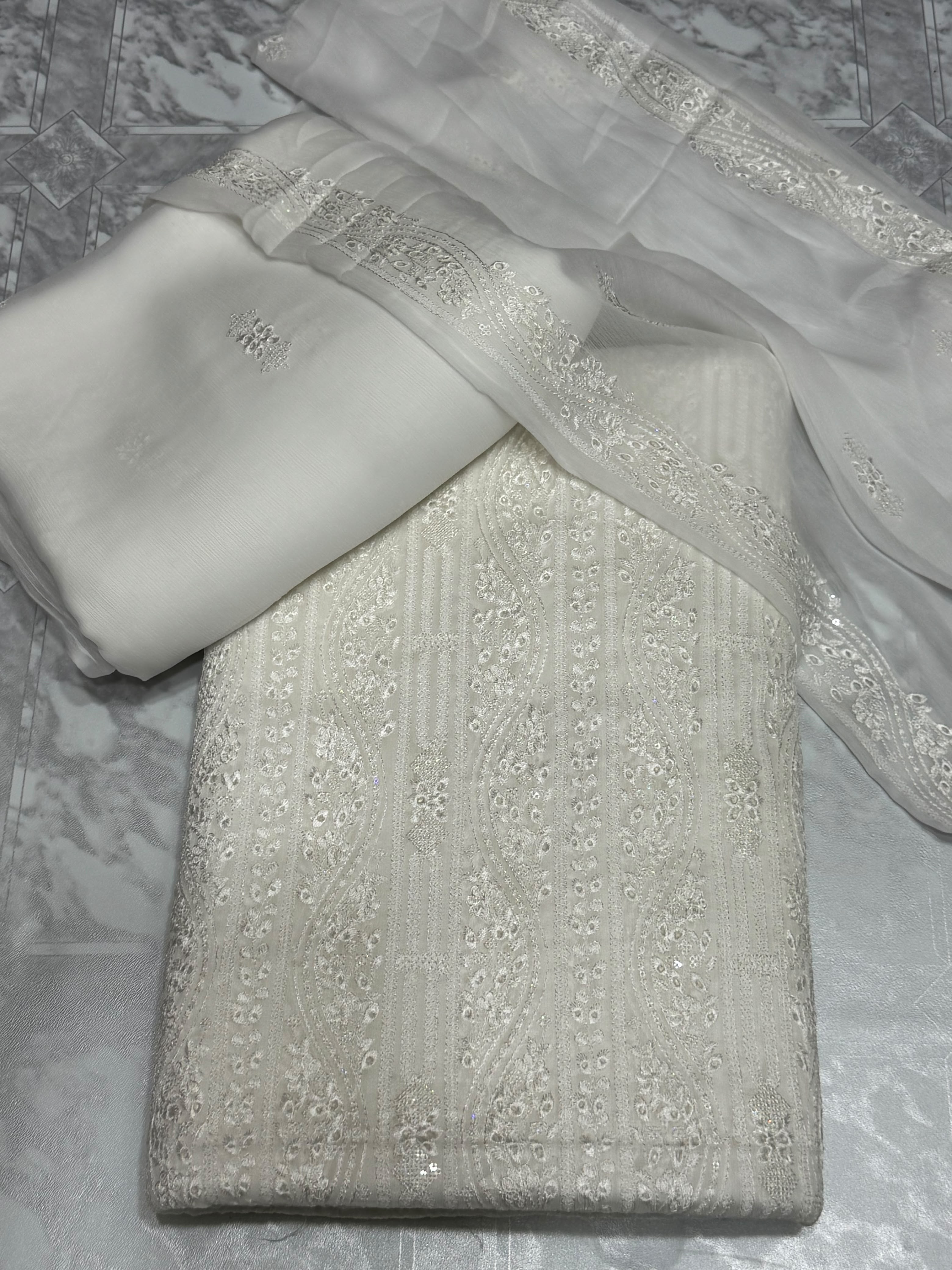 Trendy Chiffon Outfit Featuring Fine Sequins Detailing