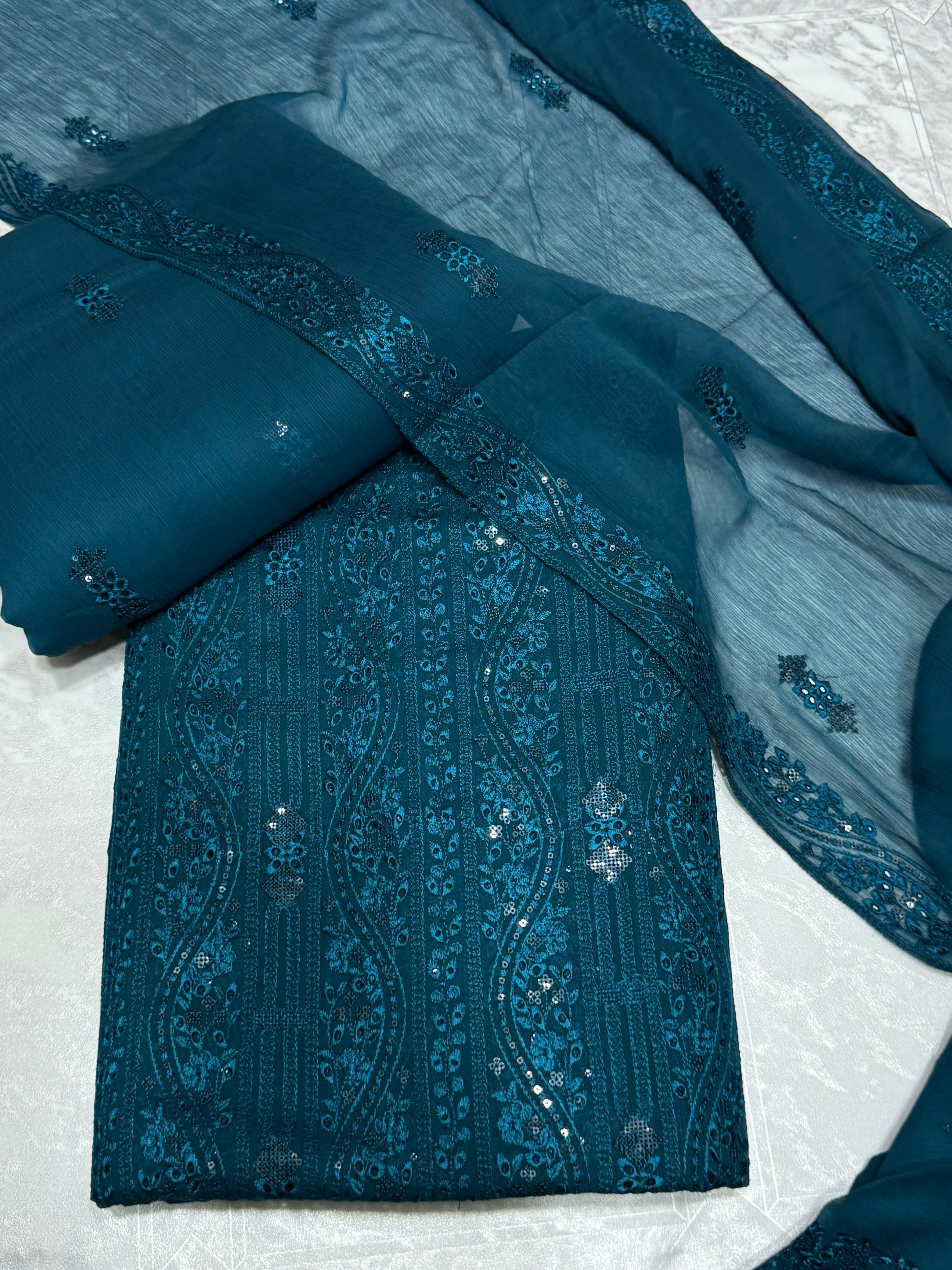 Trendy Chiffon Outfit Featuring Fine Sequins Detailing