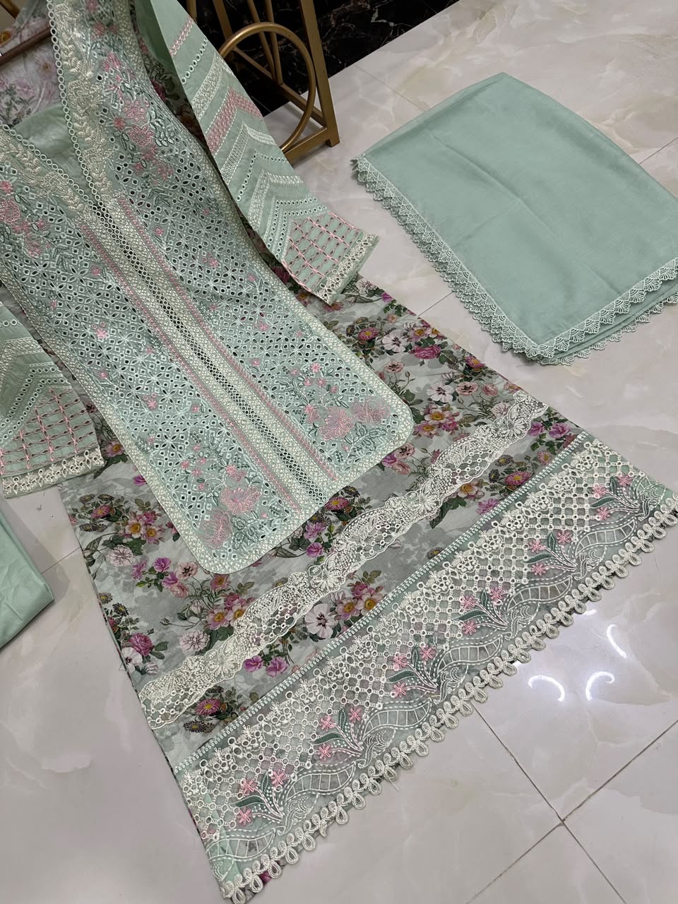 Ready To Wear Pure Cotton Lawn Chicken Kari Embroidered