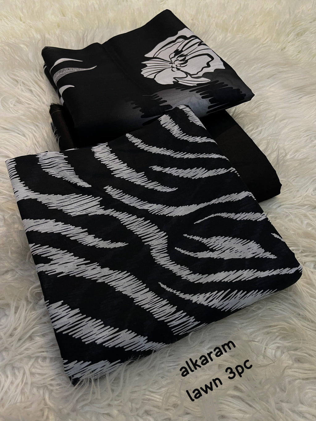 Alkaram Lawn 3 Pcs