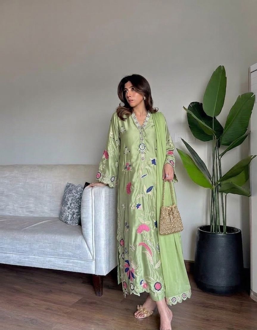 Pure Chinasilk Embroidered Kaftans With 3d Work