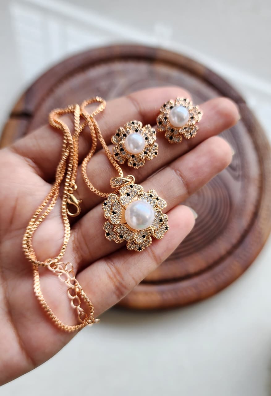 Premium Quality Zircon Locket Set