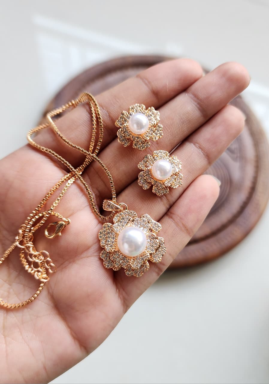 Premium Quality Zircon Locket Set