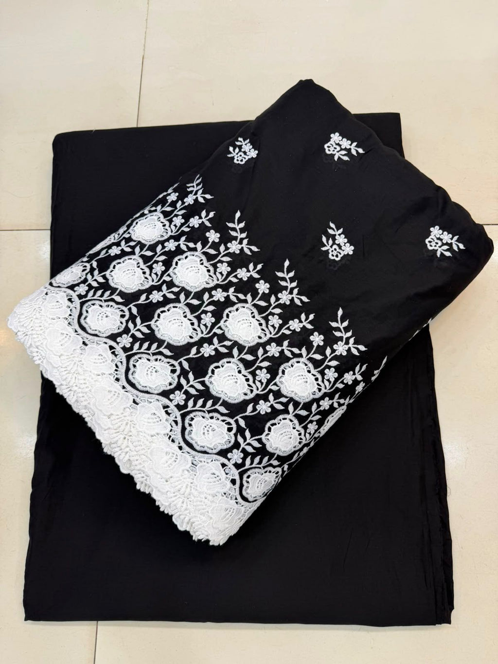Chicken Kari Cutwork Pure Cotton Lawn 3 Pcs Suits